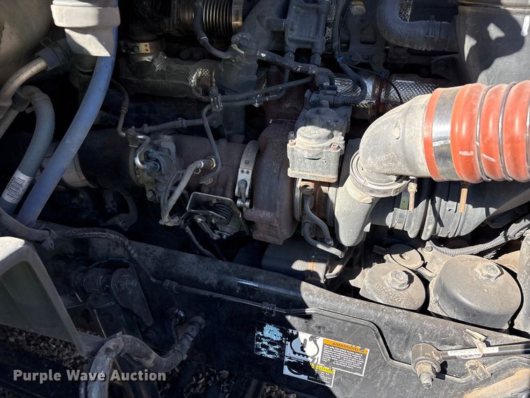 image for item YA1916 2019 Peterbilt 579 semi truck