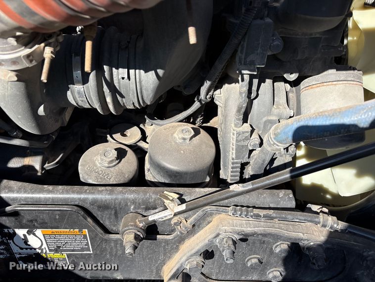 image for item YA1916 2019 Peterbilt 579 semi truck