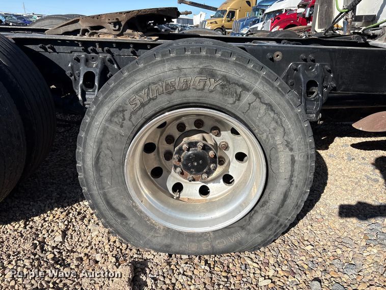 image for item YA1916 2019 Peterbilt 579 semi truck