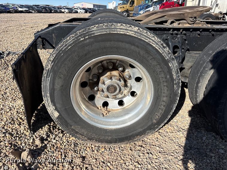 image for item YA1916 2019 Peterbilt 579 semi truck