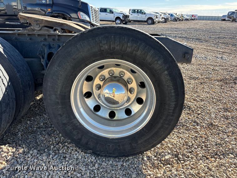 image for item YA1916 2019 Peterbilt 579 semi truck