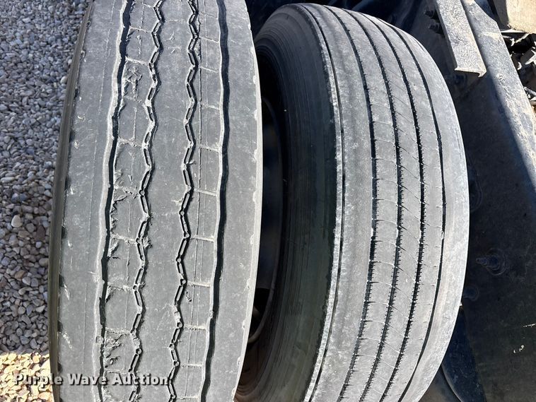 image for item YA1916 2019 Peterbilt 579 semi truck