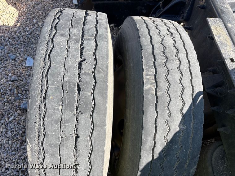 image for item YA1916 2019 Peterbilt 579 semi truck