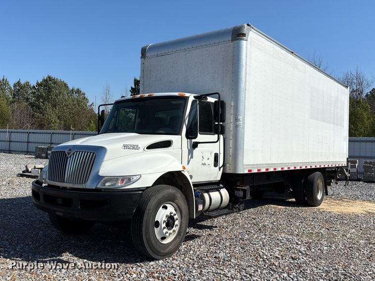 image for item YA1921 2018 International 4300 box truck