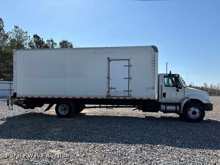 image for item YA1921 2018 International 4300 box truck