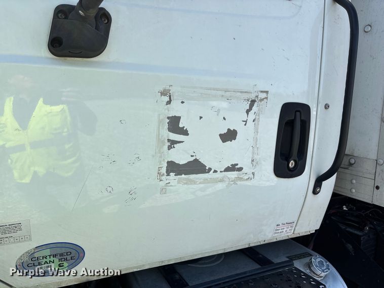 image for item YA1921 2018 International 4300 box truck