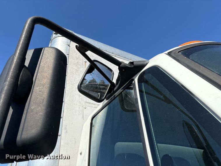 image for item YA1921 2018 International 4300 box truck