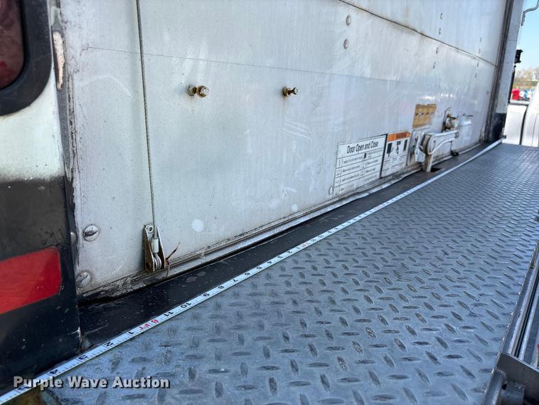 image for item YA1921 2018 International 4300 box truck