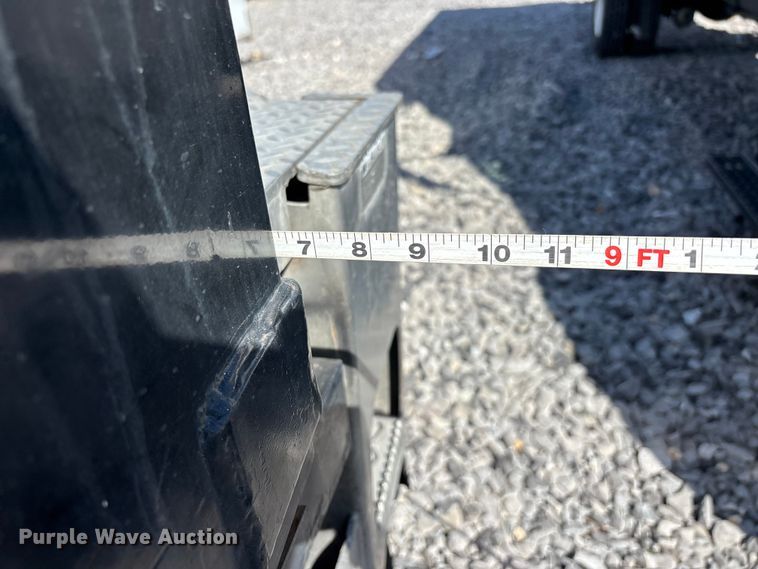 image for item YA1921 2018 International 4300 box truck