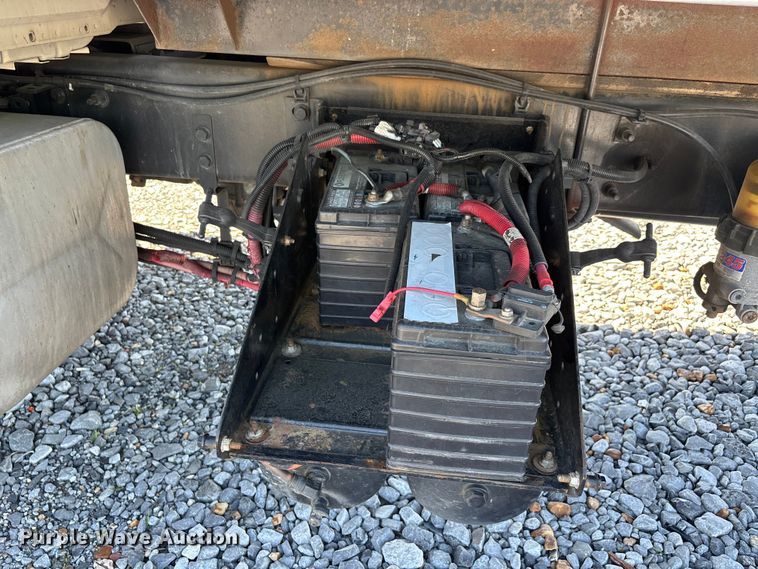 image for item YA1921 2018 International 4300 box truck
