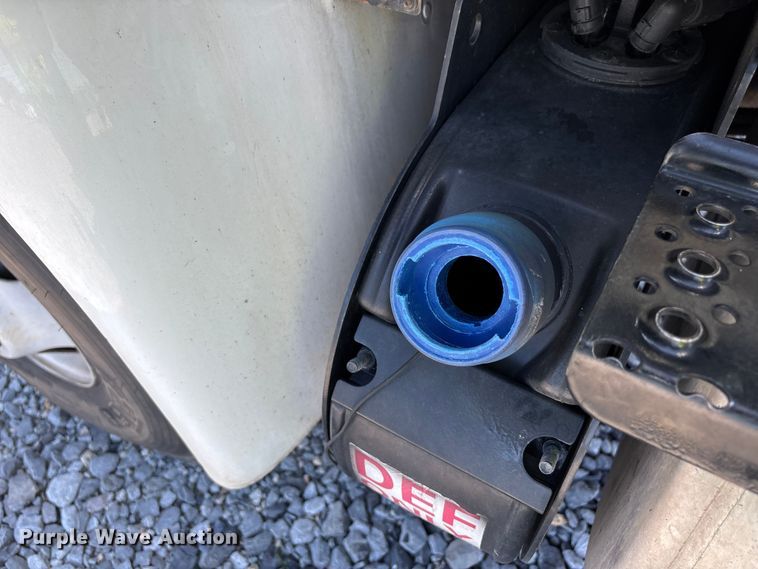 image for item YA1921 2018 International 4300 box truck