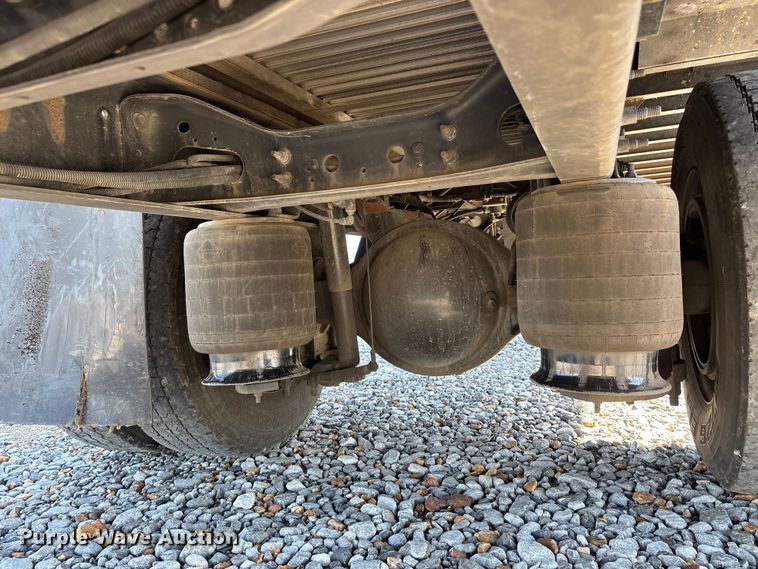 image for item YA1921 2018 International 4300 box truck