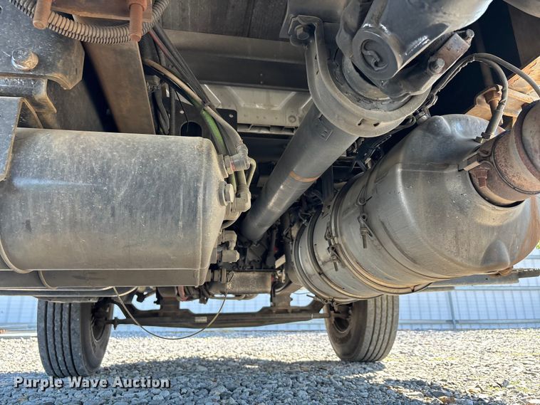 image for item YA1921 2018 International 4300 box truck