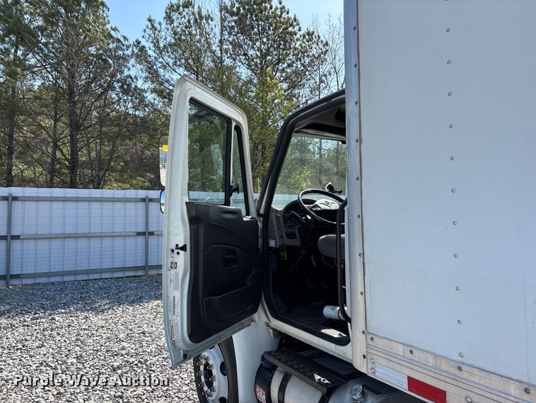 image for item YA1921 2018 International 4300 box truck