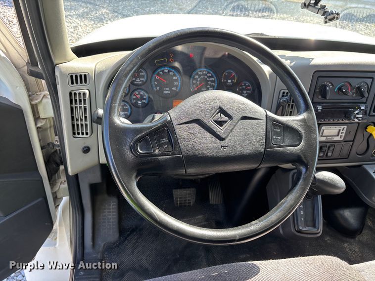 image for item YA1921 2018 International 4300 box truck