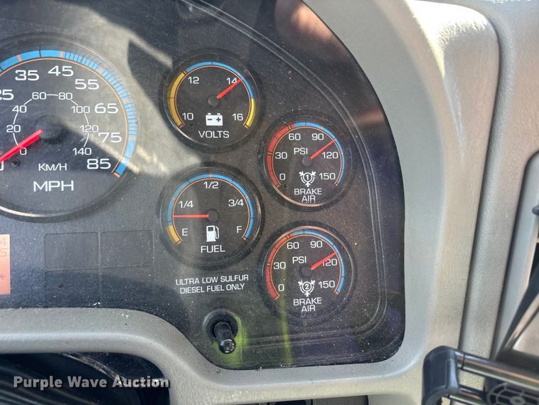 image for item YA1921 2018 International 4300 box truck
