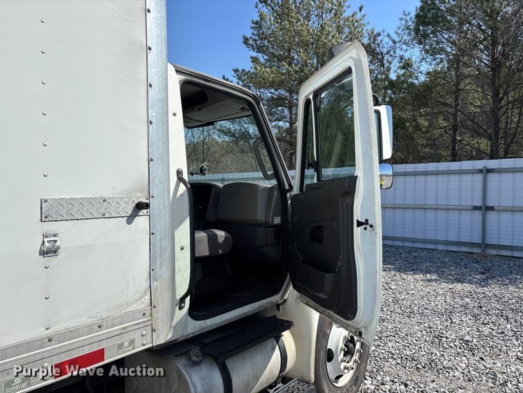 image for item YA1921 2018 International 4300 box truck