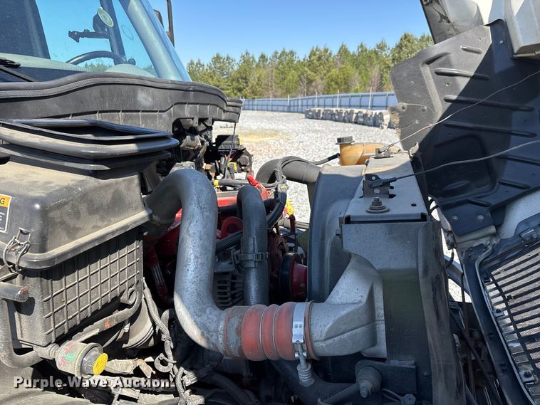 image for item YA1921 2018 International 4300 box truck