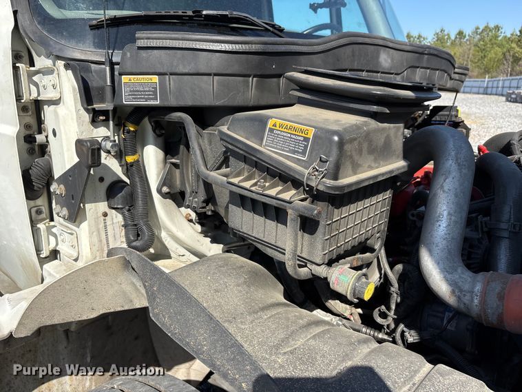 image for item YA1921 2018 International 4300 box truck