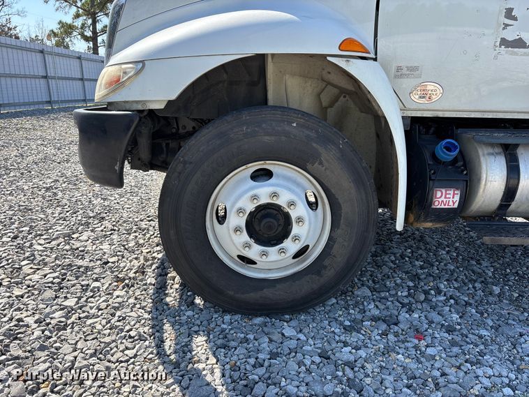 image for item YA1921 2018 International 4300 box truck