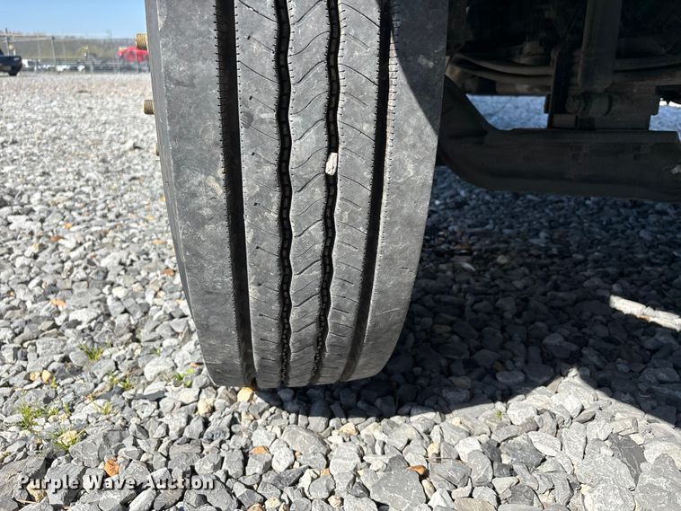 image for item YA1921 2018 International 4300 box truck