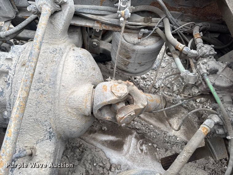 image for item YA2079 2003 Freightliner Columbia semi truck