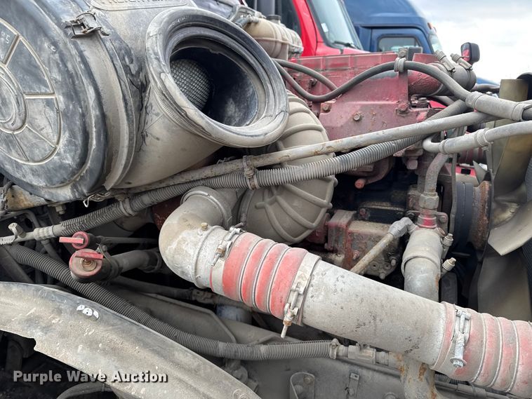 image for item YA2079 2003 Freightliner Columbia semi truck