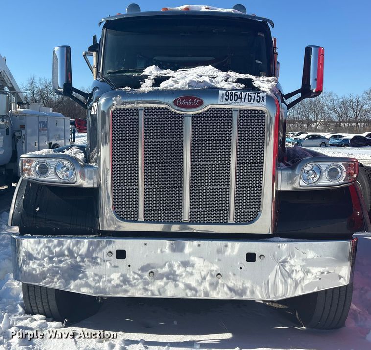 image for item YA2179 2021 Peterbilt 567 roll-off container truck