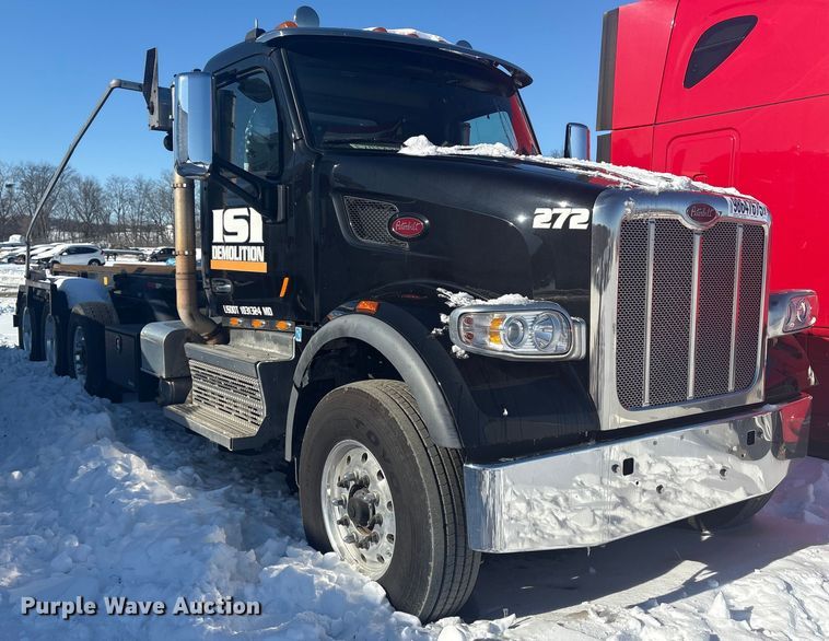 image for item YA2179 2021 Peterbilt 567 roll-off container truck