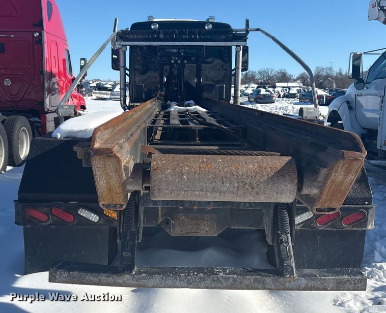image for item YA2179 2021 Peterbilt 567 roll-off container truck