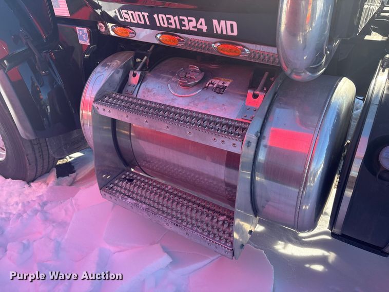 image for item YA2179 2021 Peterbilt 567 roll-off container truck