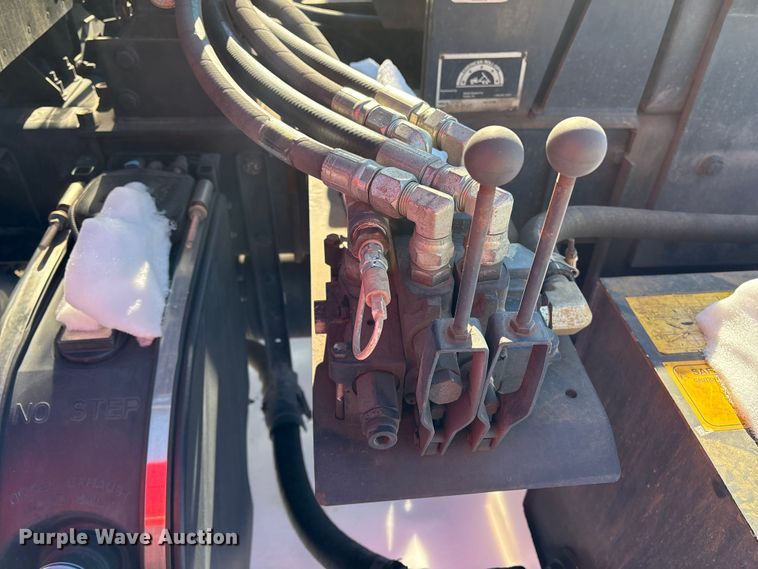 image for item YA2179 2021 Peterbilt 567 roll-off container truck