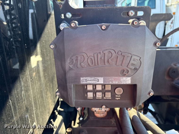 image for item YA2179 2021 Peterbilt 567 roll-off container truck