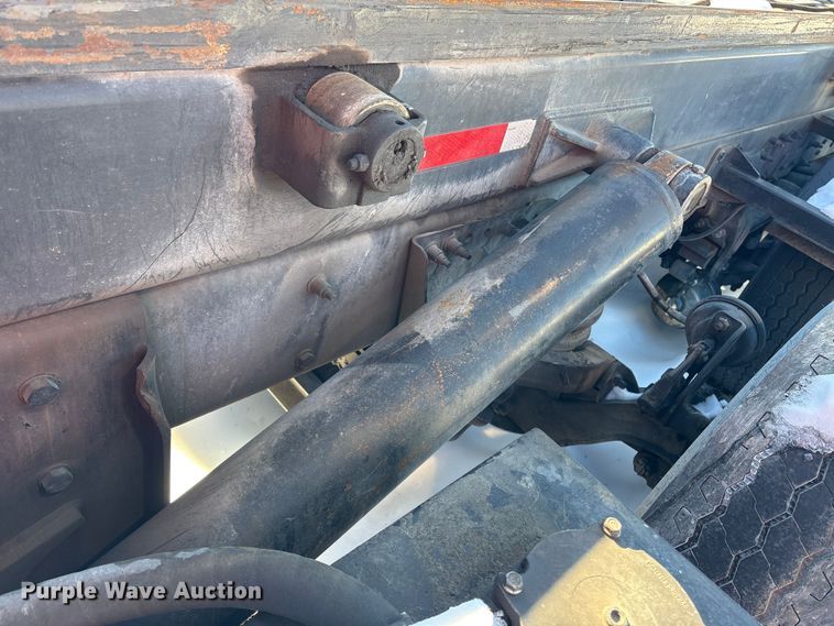 image for item YA2179 2021 Peterbilt 567 roll-off container truck