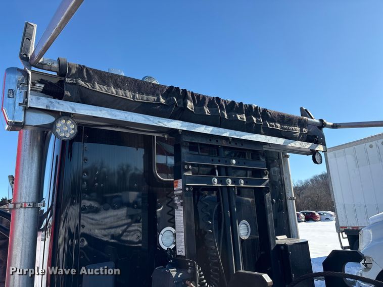 image for item YA2179 2021 Peterbilt 567 roll-off container truck