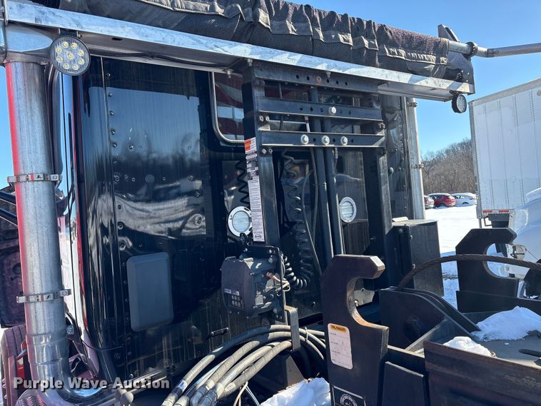 image for item YA2179 2021 Peterbilt 567 roll-off container truck