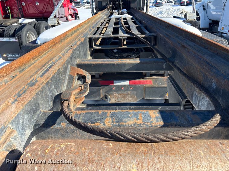 image for item YA2179 2021 Peterbilt 567 roll-off container truck