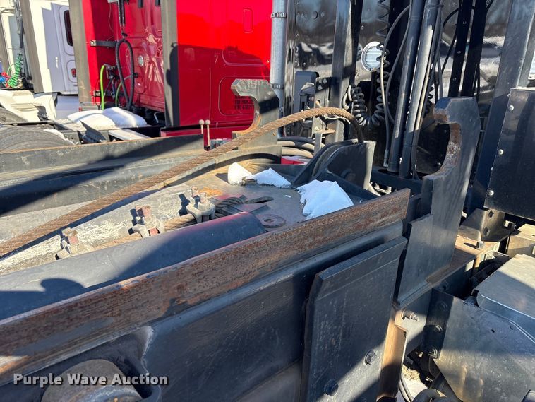 image for item YA2179 2021 Peterbilt 567 roll-off container truck