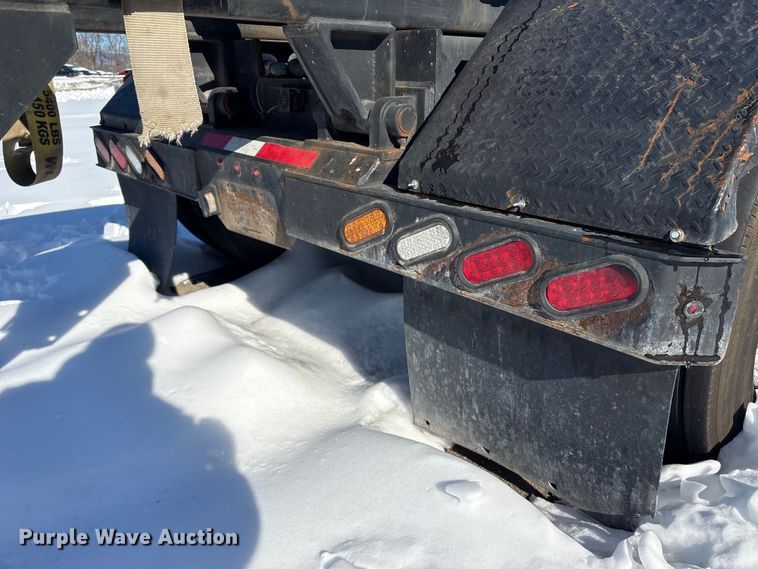 image for item YA2179 2021 Peterbilt 567 roll-off container truck