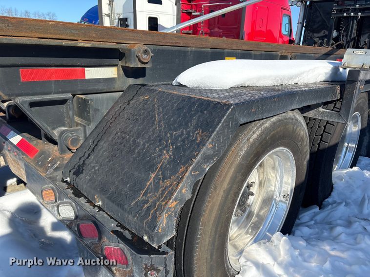 image for item YA2179 2021 Peterbilt 567 roll-off container truck