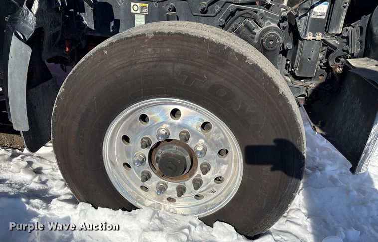 image for item YA2179 2021 Peterbilt 567 roll-off container truck