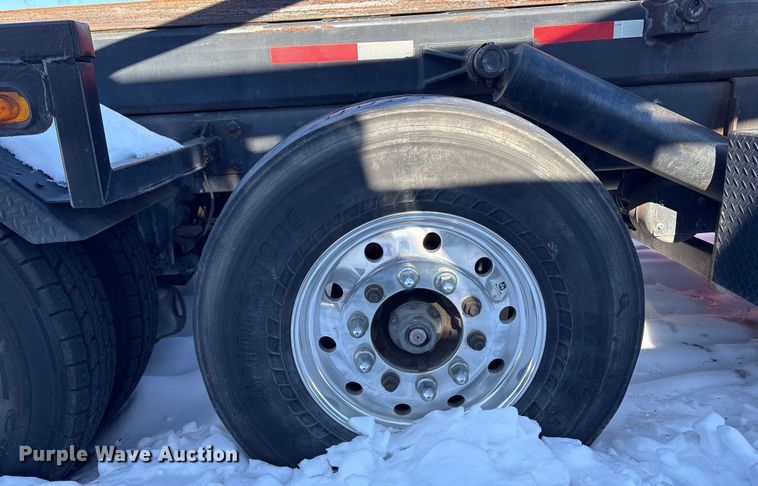 image for item YA2179 2021 Peterbilt 567 roll-off container truck