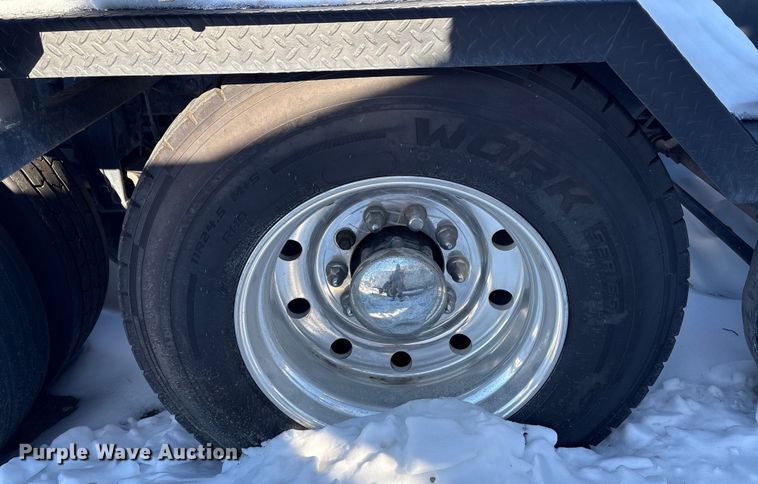 image for item YA2179 2021 Peterbilt 567 roll-off container truck
