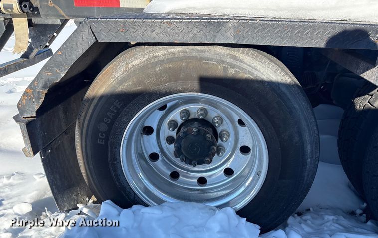 image for item YA2179 2021 Peterbilt 567 roll-off container truck
