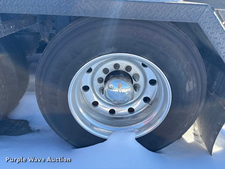 image for item YA2179 2021 Peterbilt 567 roll-off container truck