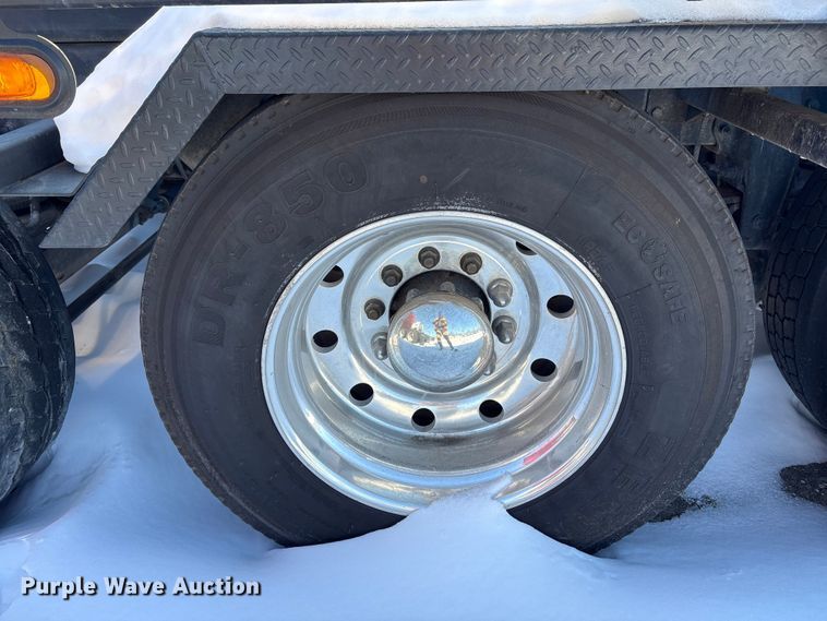 image for item YA2179 2021 Peterbilt 567 roll-off container truck