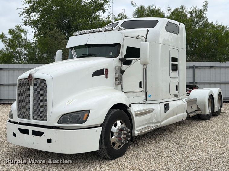 image for item YA2188 2016 Kenworth T660 semi truck