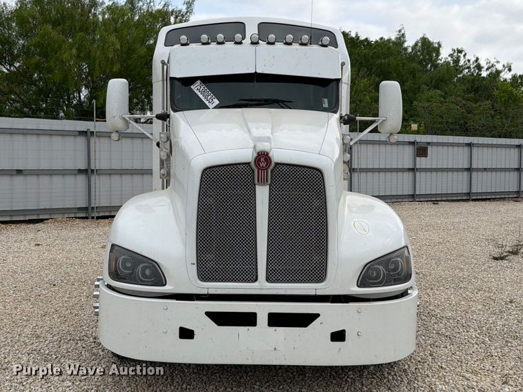 image for item YA2188 2016 Kenworth T660 semi truck