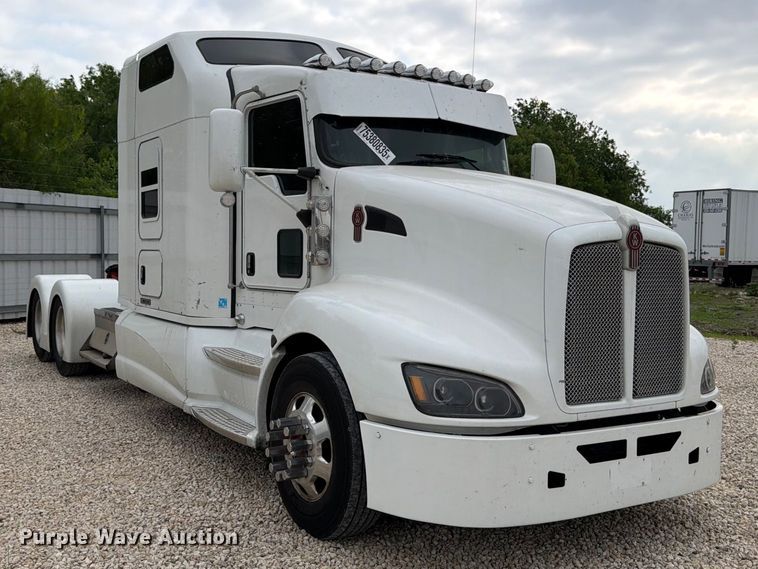 image for item YA2188 2016 Kenworth T660 semi truck