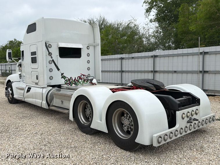 image for item YA2188 2016 Kenworth T660 semi truck